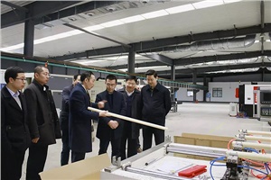 比亞迪股份有限公司副總裁劉煥明、株洲市高新區(qū)管委會(huì)副主任馬立恒、統(tǒng)戰(zhàn)部長(zhǎng)周玉智等領(lǐng)導(dǎo)一行蒞臨我司 指導(dǎo)工作